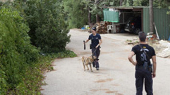 La policía registra dos propiedades de la familia del exnovio de una de las dos chicas desaparecidas en Cuenca