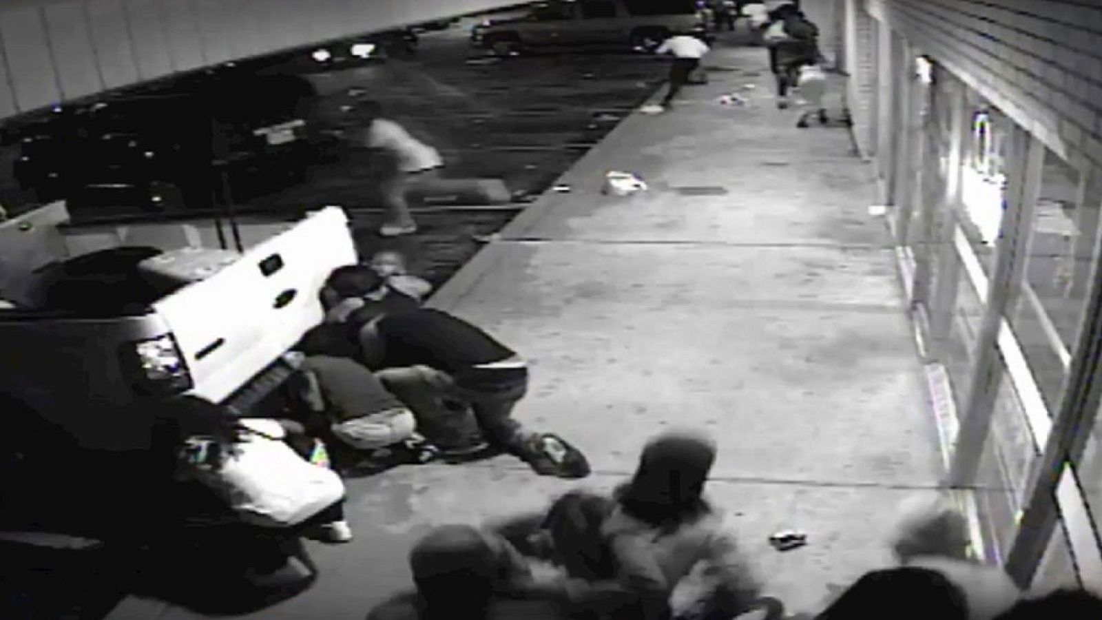 La policía de Ferguson hace pública una grabación en la que aparece el afroamericano herido portando un arma