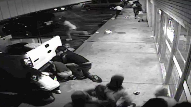 La policía de Ferguson hace pública una grabación en la que aparece el afroamericano herido portando un arma