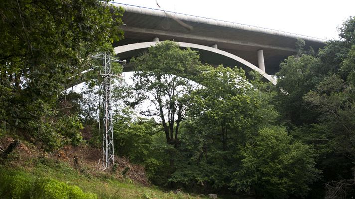 Telediario 1 - Fomento estudia denunciar a la empresa de puenting española después de la muerte de una holandesa de 17 años