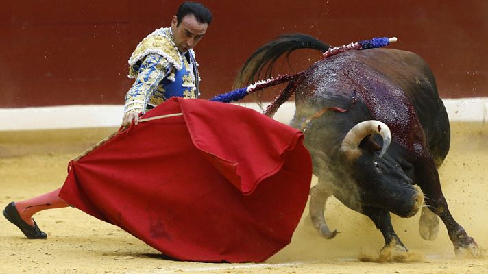 Telediario 1 - Los toros regresan a San Sebastián dos años después con la presencia del rey Juan Carlos