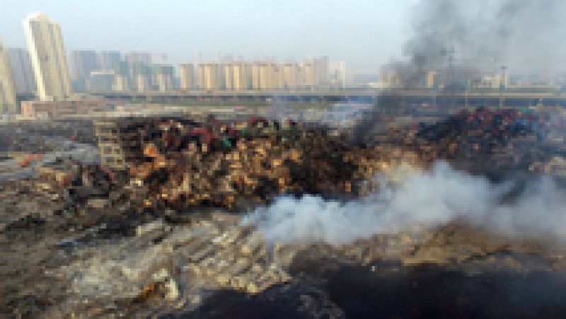 Ordenan la evacuación de la zona de Tianjin mientras los muertos por las explosiones ascienden a 85
