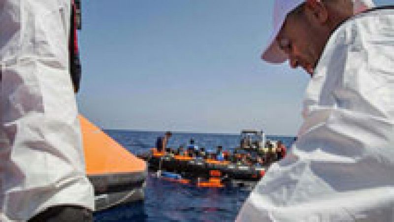 40 muertos por asfixia en un barco frente a las costas de Libia