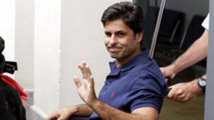 Telediario 1 - Fran Rivera llega a Sevilla tras abandonar la clínica donde se recuperaba de la cornada