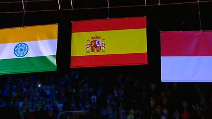  - Carolina recogió su oro con el himno franquista de fondo