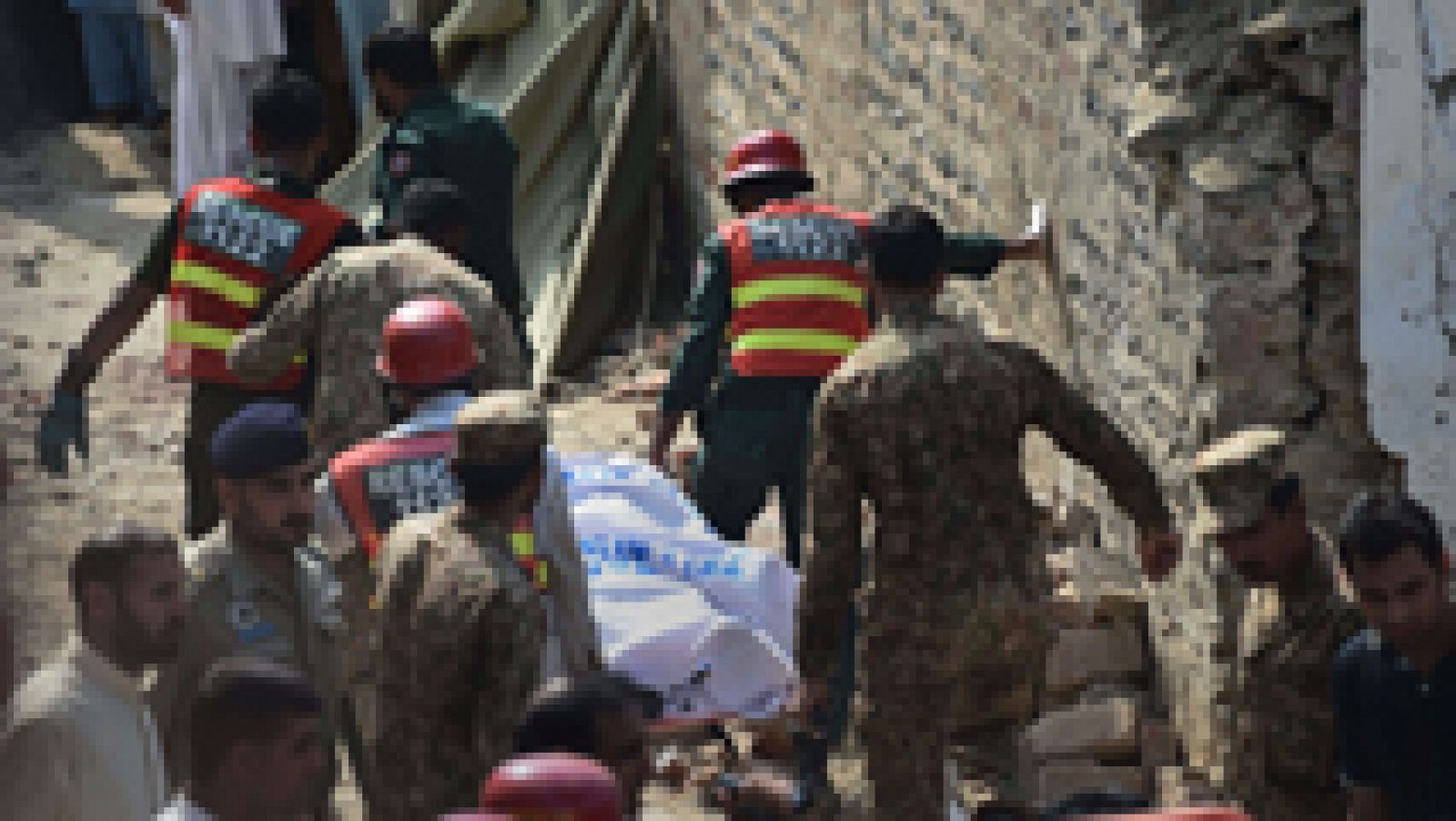 Informativo 24h: Muere un ministro regional y otras 11 personas en un ataque suicida en Pakistán | RTVE Play