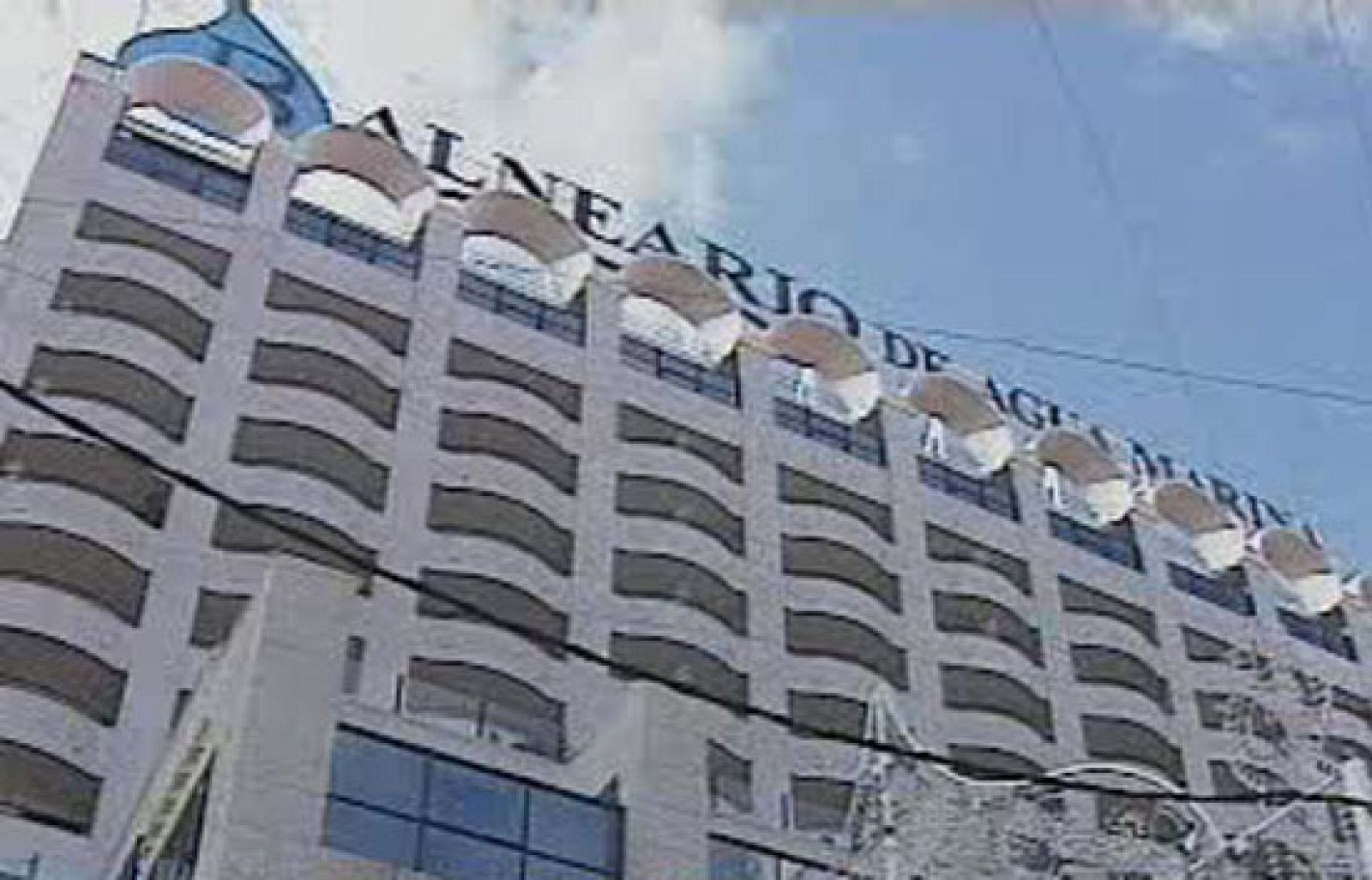  Los expedientes afectarán a 214 trabajadores, un 15 por ciento de su plantilla que supera los 1.700. La empresa ha explicado que aplica estos recortes por la reducción de la actividad constructora. 