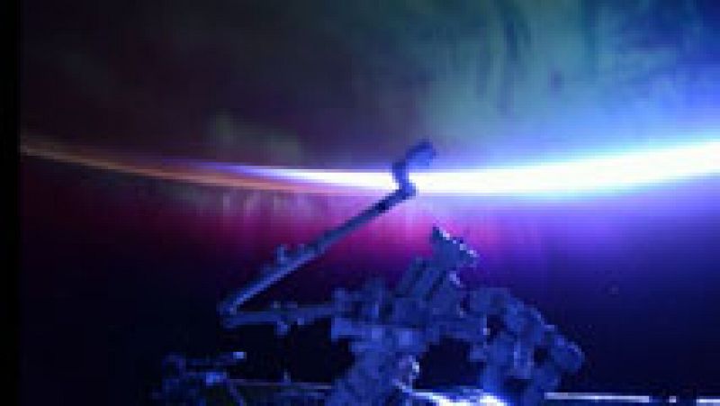 El astronauta Scott Kelly comparte en la red una imagen de una aurora boreal a 400 km de la tierra
