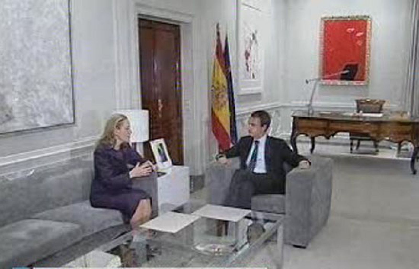  En dicha reunión se redefinirá el Sitema financiero internacional.Se lo ha dicho esta mañana la comisaria de Relaciones Exteriores de la Unión al presidente Zapatero. Ha sido en una encuentro en el Palacio de la Moncloa. Según fuentes del Gobierno, Benita Ferrero ha defendido que nuestro país debe asistir a esa cumbre internacional porque hay razones objetivas. En opinión de la comisaria europea el sistema bancario y financiero español puede ser modelo para otros paises.