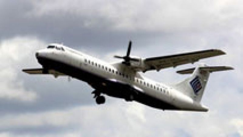 Hallan restos del avión indonesio desaparecido en la región de Papúa