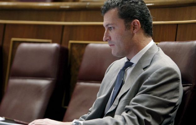  - UPN suspende a Santiago Cervera