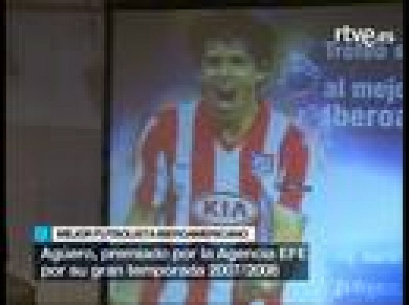 El jugador argentino Sergio 'Kun' Agüero ha recibido el Trofeo EFE al mejor jugador iberoamericano de la Liga española.