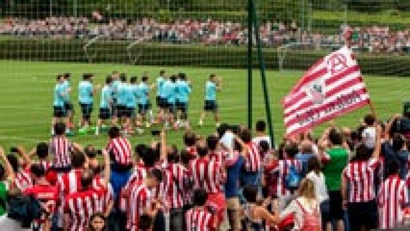 Los aficionados del Athletic han celebrado por todo lo alto la consecución de la Supercopa de España, el primer título del club en 31 años.
