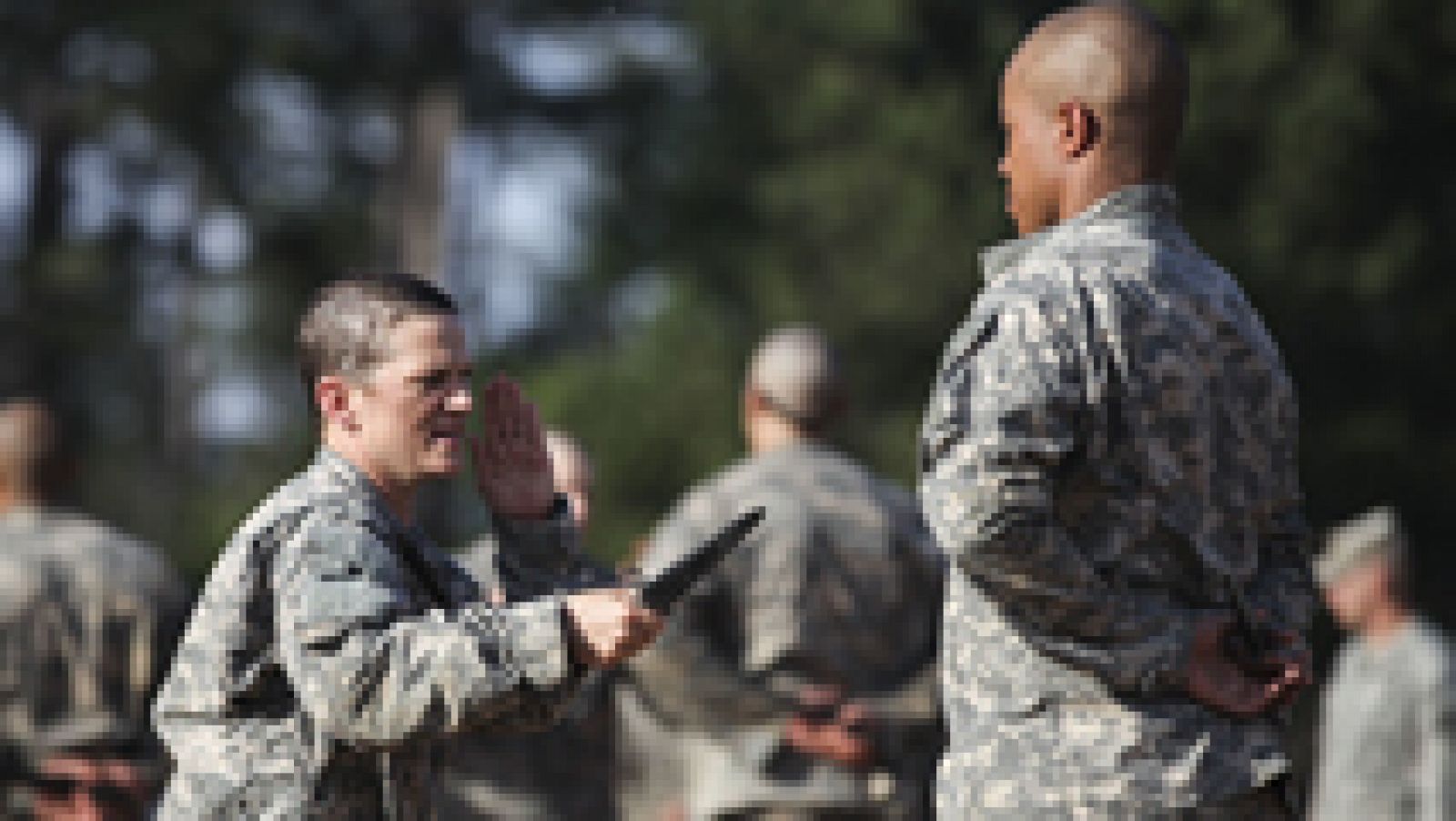 Telediario 1: Por primera vez dos mujeres soldado se gradúan como 'rangers', cuerpo de élite del ejército estadounidense | RTVE Play