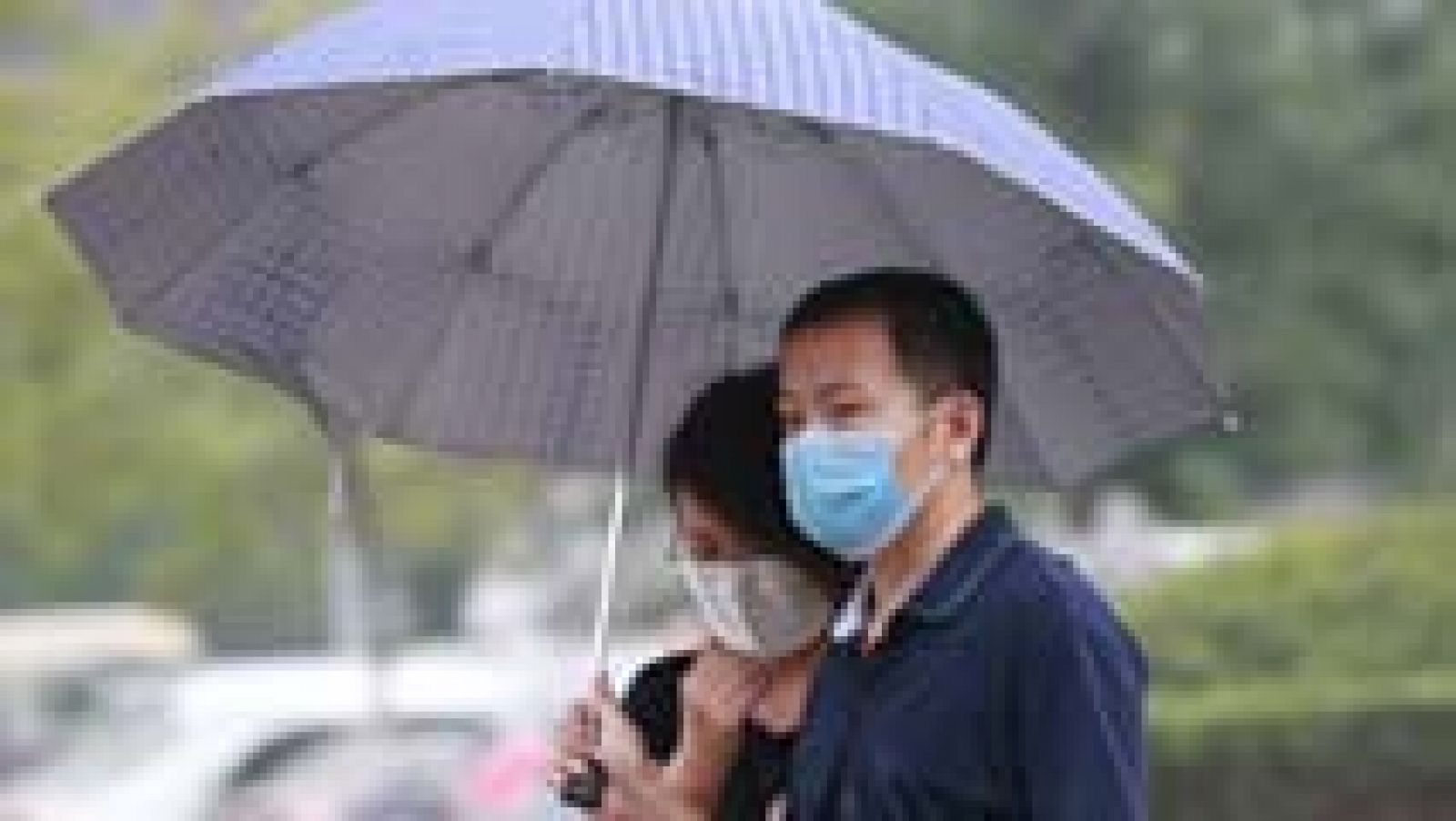 Informativo 24h: Vecinos de Tianjin se quejan de escozores tras las primeras lluvias después del accidente industrial | RTVE Play