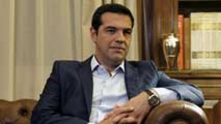 Telediario 1 - Las encuestas hablan de un descenso de la popularidad de Tsipras desde las elecciones