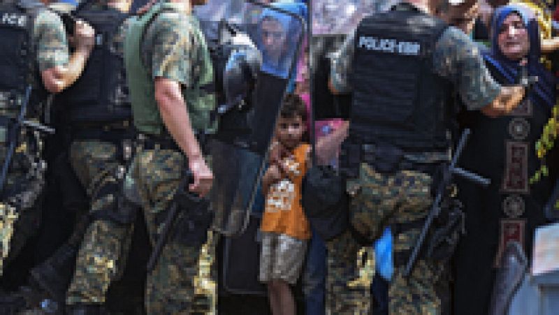El gobierno macedonio dejará pasar 300 migrantes cada dos horas