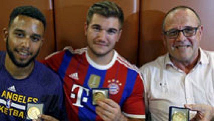 Telediario 1 - Varios pasajeros reducen a un terrorista armado en un tren lleno de viajeros