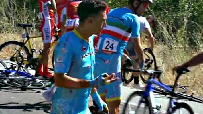 Vuelta ciclista a España - Caída y montonera a 33 kilómetros para el final de la etapa 2