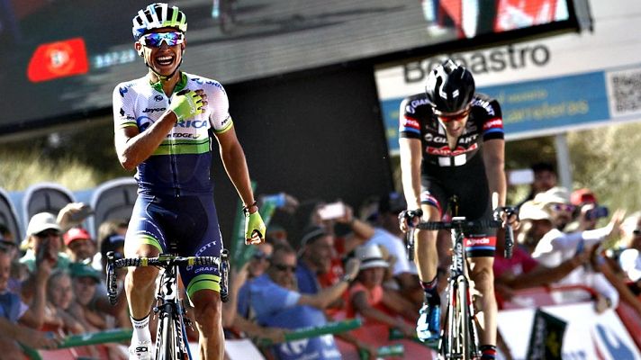 Vuelta ciclista a España - El colombiano Esteban Chaves líder tras ganar en el Caminito del Rey