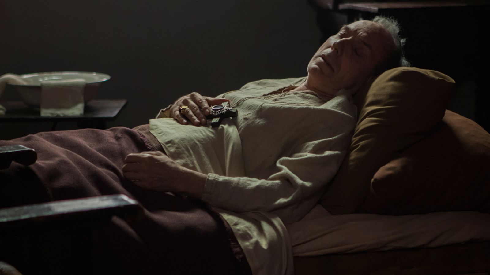 Carlos, Rey Emperador - ¿Qué hubiera pasado si Carlos V hubiera conocido al Cardenal Cisneros? | Ver