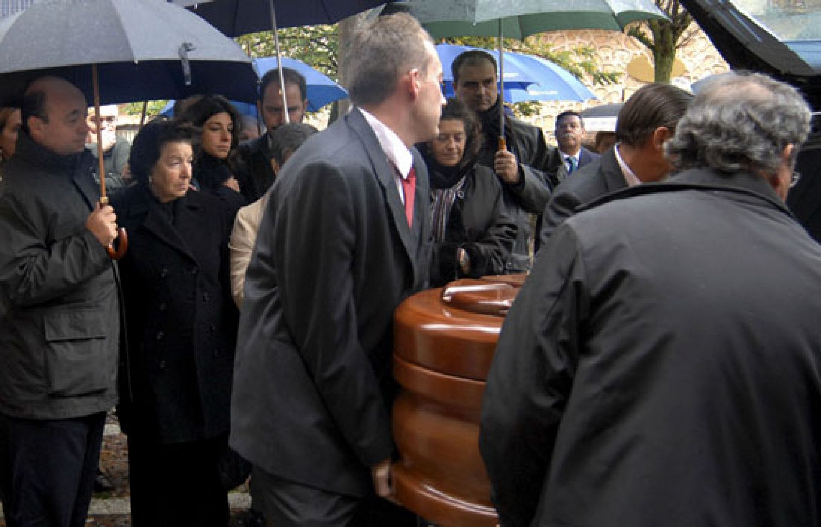 Centenares de personas despiden a José María Cuevas | Ver