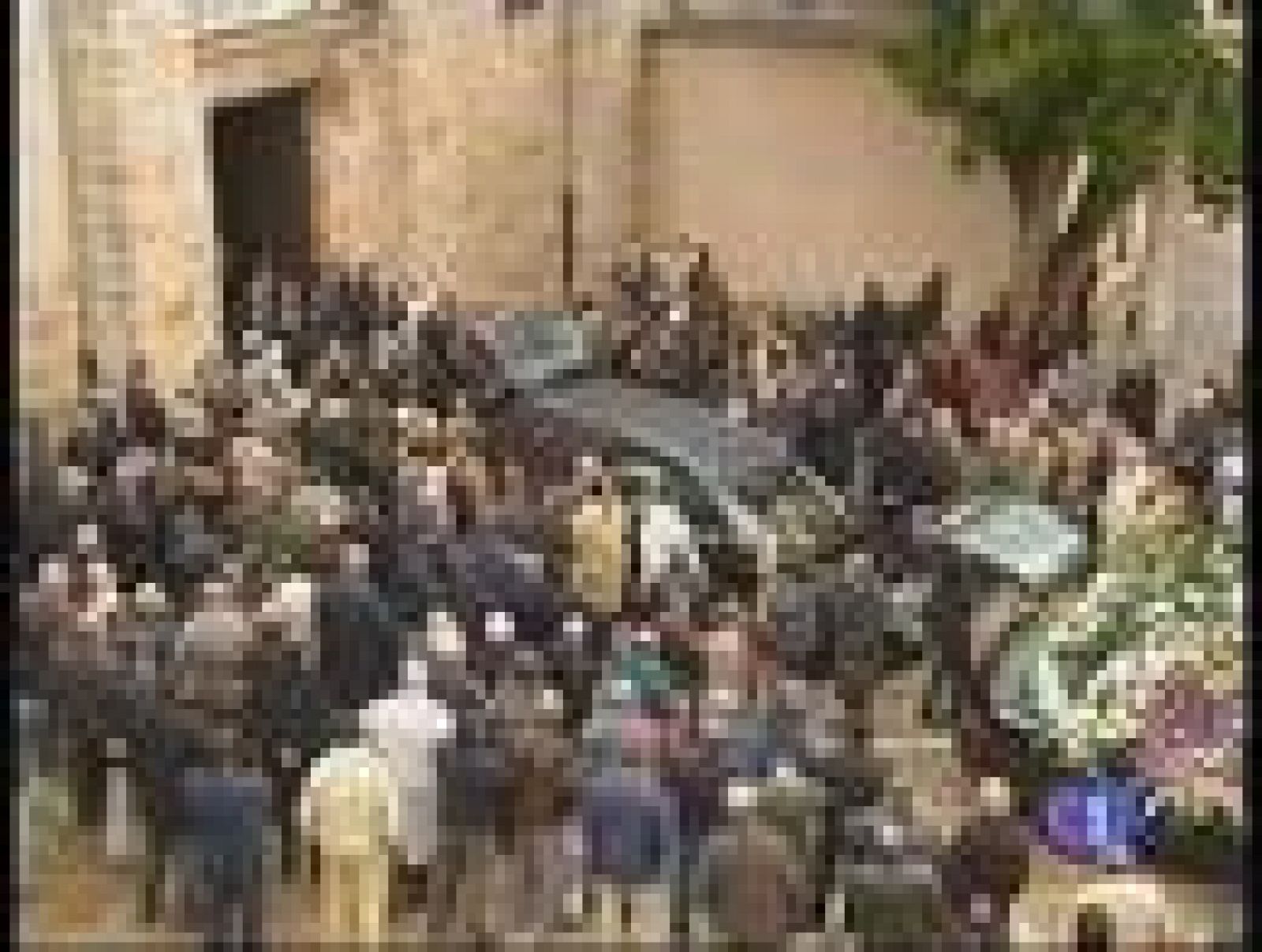 Centenares de personas han asistido al funeral del ex-presidente de la CEOE, José María Cuevas.
