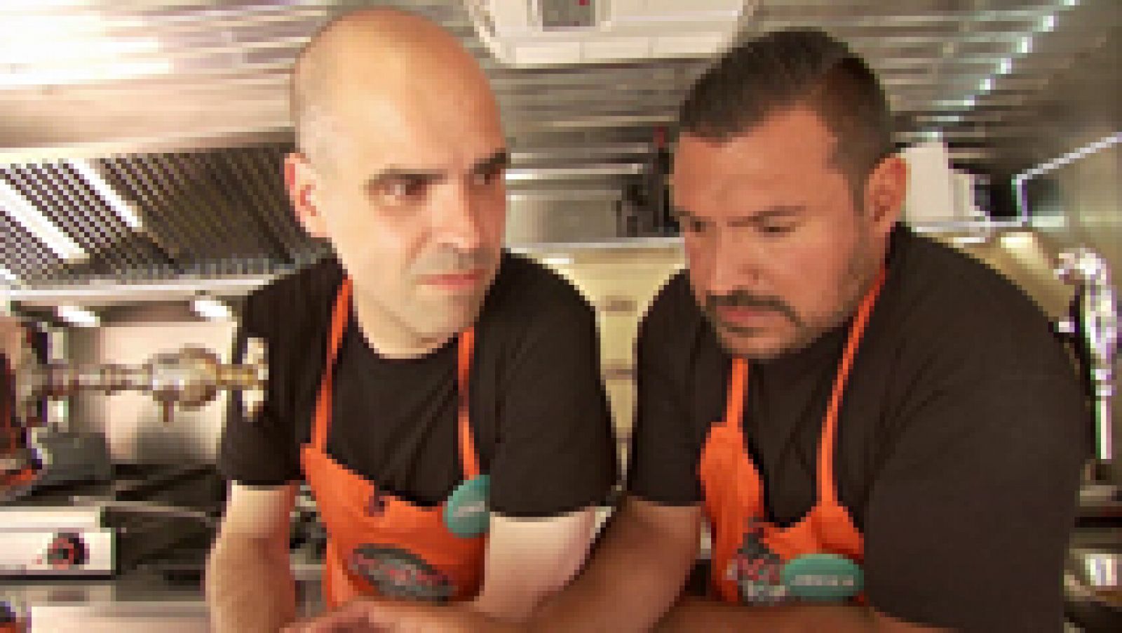 Cocineros al Volante - Jonatan escupe el gazpacho de Xaro y Cristina