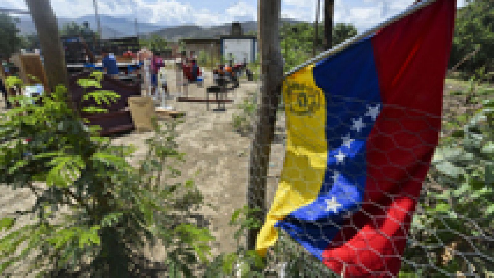 Telediario 1: Crecen los deportados en Colombia por el cierre la frontera  | RTVE Play
