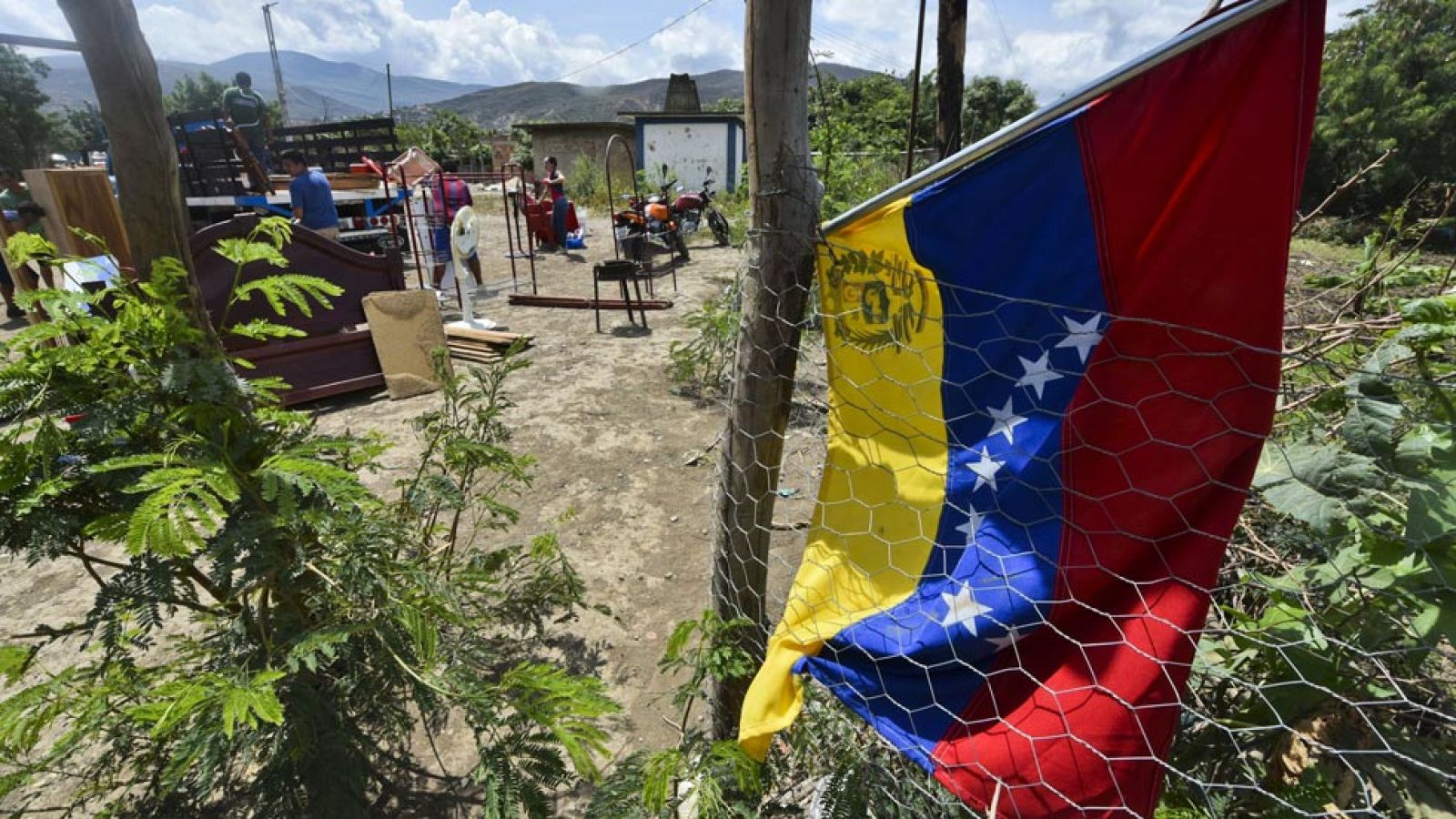 Crecen los deportados colombianos por el cierre de la frontera con Venezuela