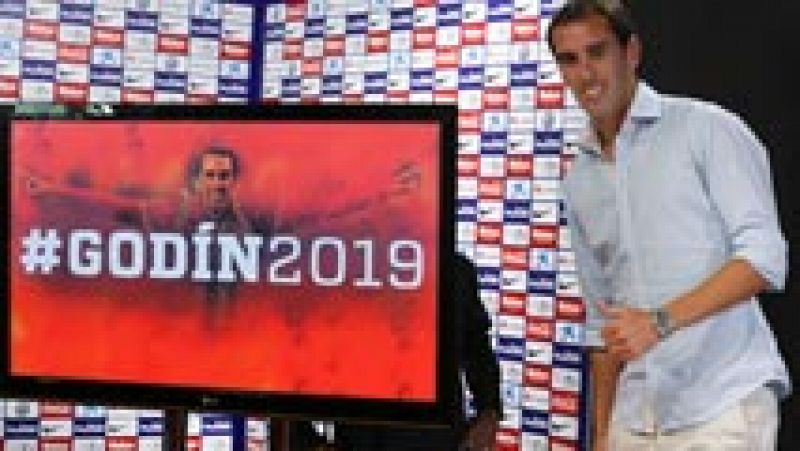 Godín, feliz por su renovación