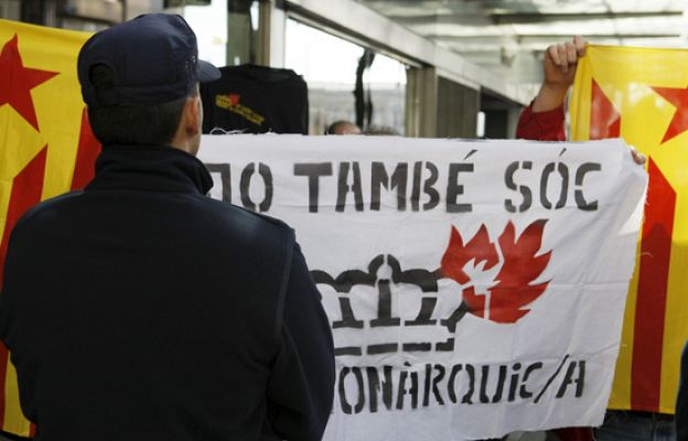  - Acusados de quemar fotos 'reales'