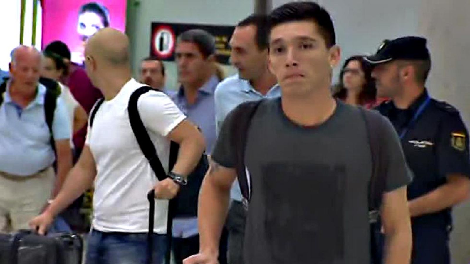 El centrocampista argentino Matías Kranevitter llegó este miércoles a Madrid para completar los detalles de su fichaje por el Atlético. El mediocentro de 22 años, que procede del River Plate argentino, aterrizó en el aeropuerto Madrid Barajas-Adolfo