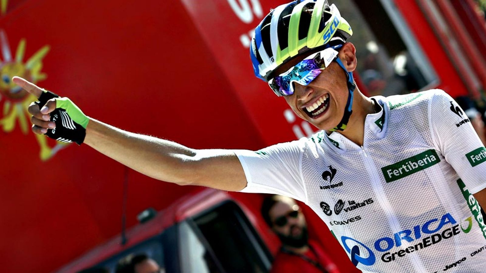 Esteban Chaves vuelve a ganar y recupera el liderato