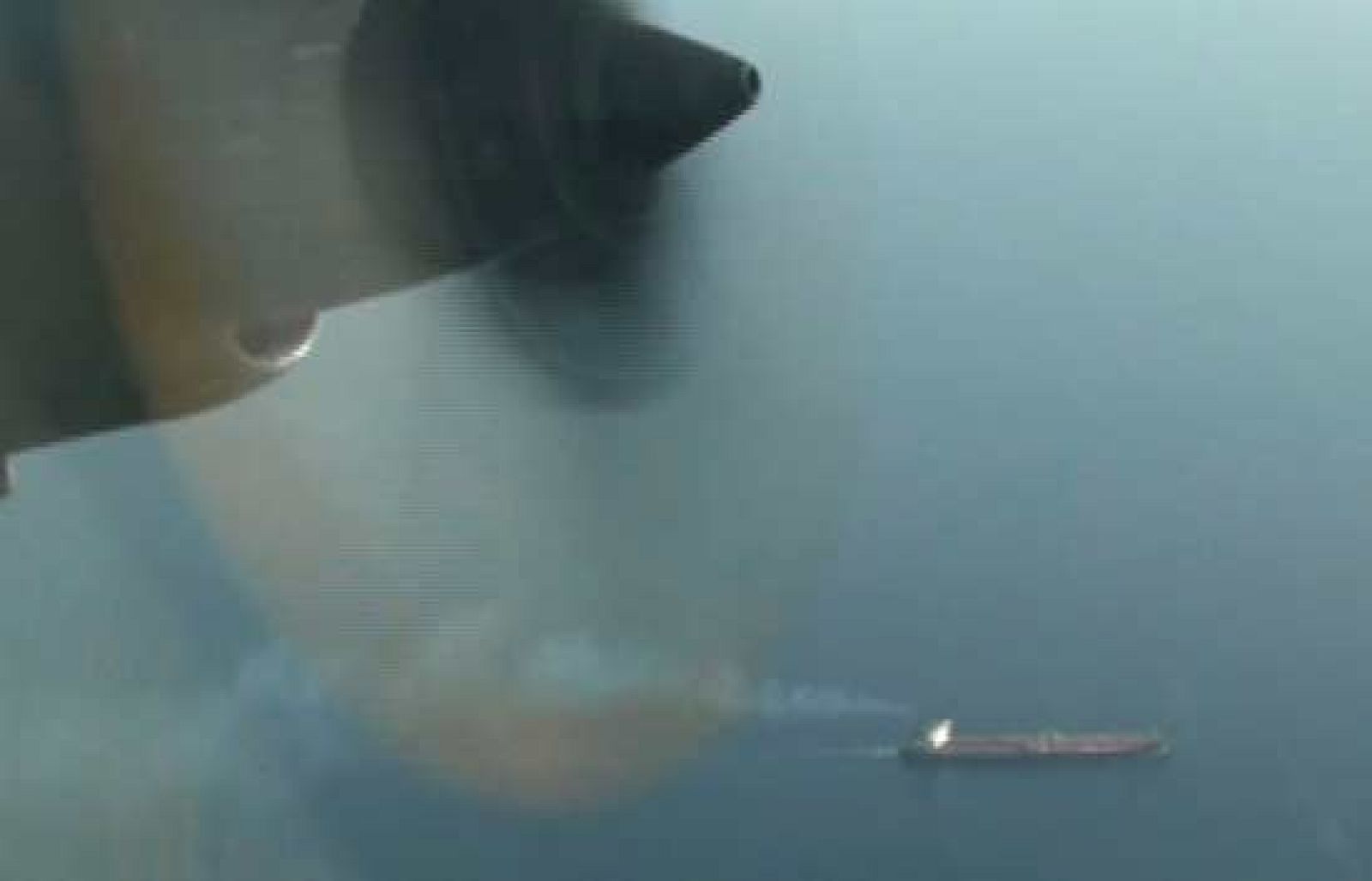 Un avión español salva del secuestro a un barco panameño en Somalia | Ver