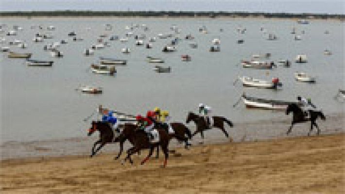 Los caballos llevan 170 años corriendo en la playa de Sanlúcar