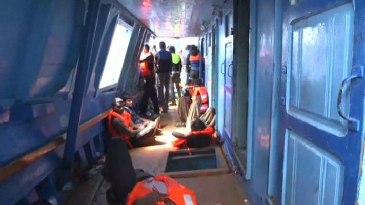 Telediario 1 - Recuperados más de 80 cuerpos que viajaban en un barco cerca de las costas libias