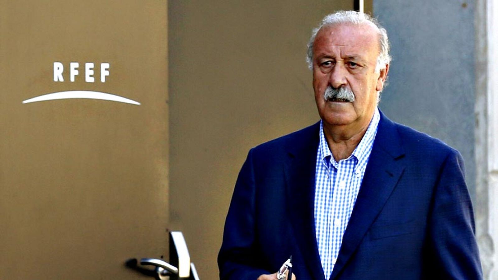 El seleccionador español, Vicente del Bosque, ha llamado a jugadores de confianza para afrontar los importantes partidos de España contra Eslovaquia y Macedonia de los próximos 5 y 8 de septiembre, clasificatorios para la Eurocopa 2016, con las noved