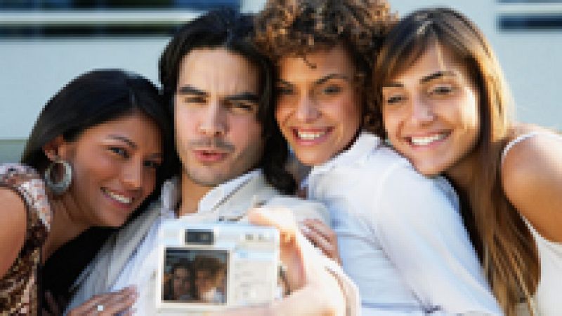 Aumenta la cirugía estética entre los jóvenes para salir mejor en los selfies