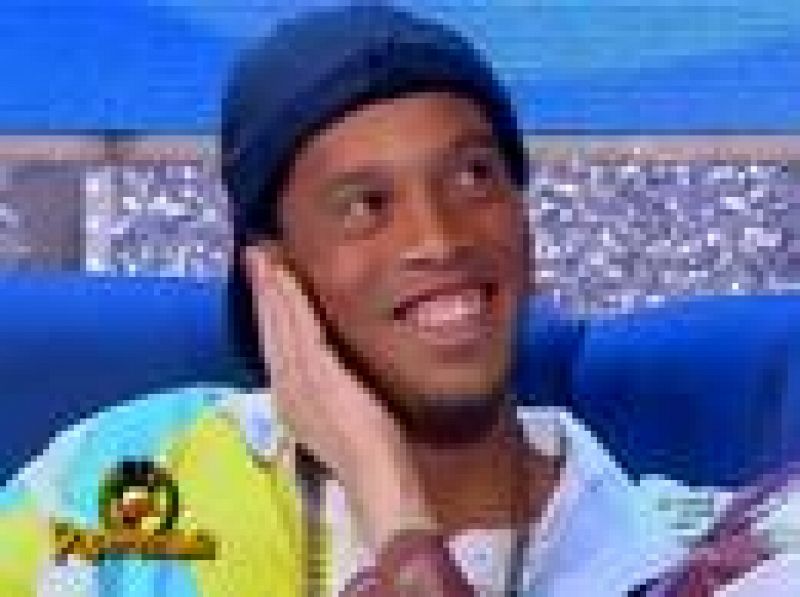 Ronaldinho y Totti son protagonistas en un programa del Canal 5 italiano.