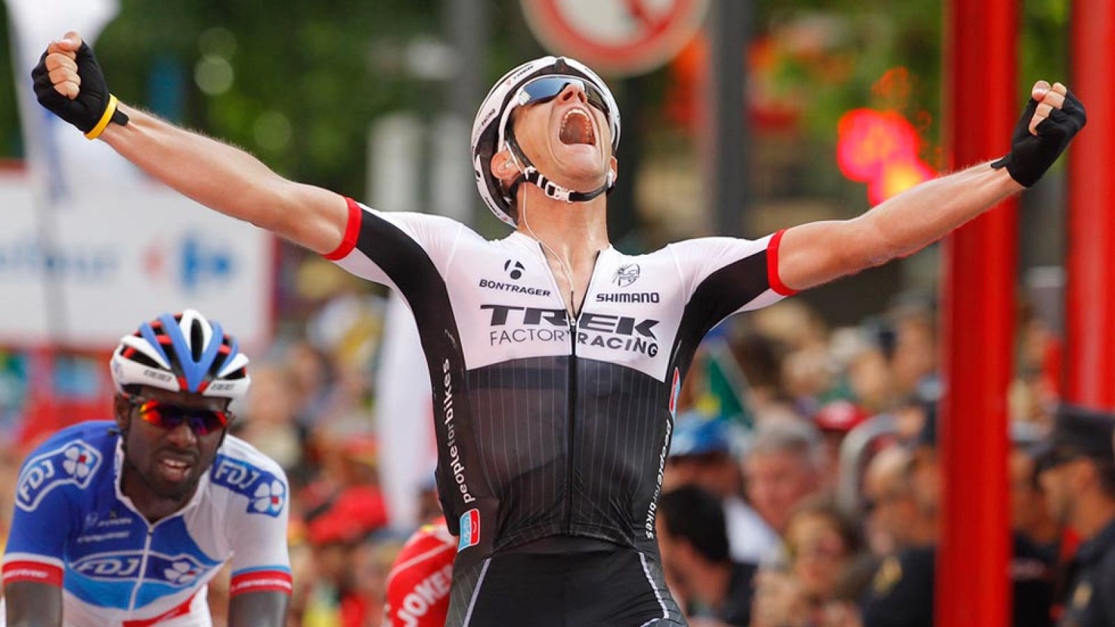 Jesper Stuyven se impone en Murcia, Chaves sigue líder