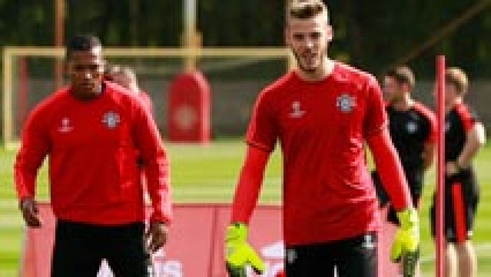 Solo falta un día para el cierre del mercado de fichajes y las negociaciones entre Real Madrid y Manchester United por el traspaso de David de Gea alcanzan sus últimos momentos. El jugador podría llegar este lunes a Madrid y ser presentado el martes.