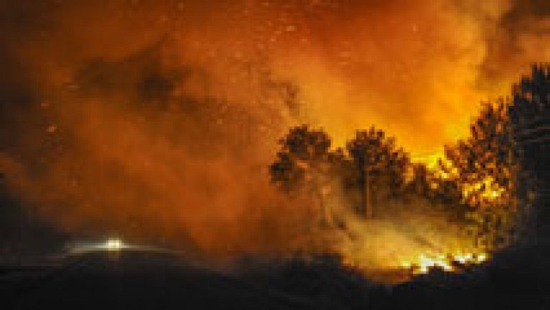 Sigue activo el incendio de Cualedro, en Orense, que ya habtía quemado unas 3.000 hectáreas