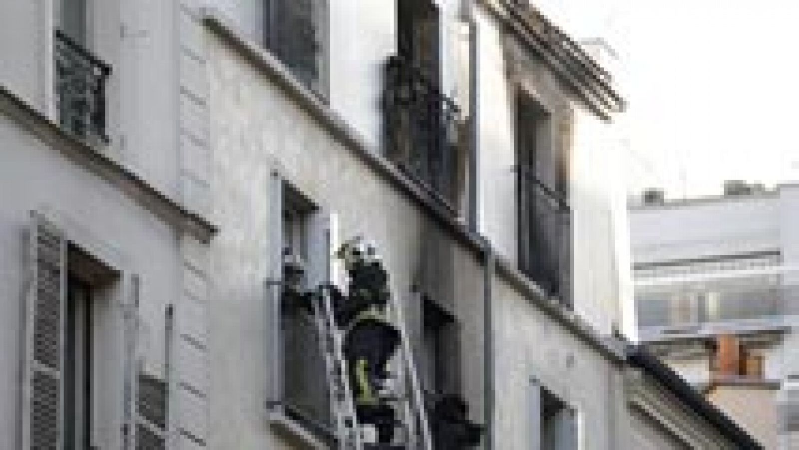 Ocho muertos en un incendio en un edificio de viviendas de París