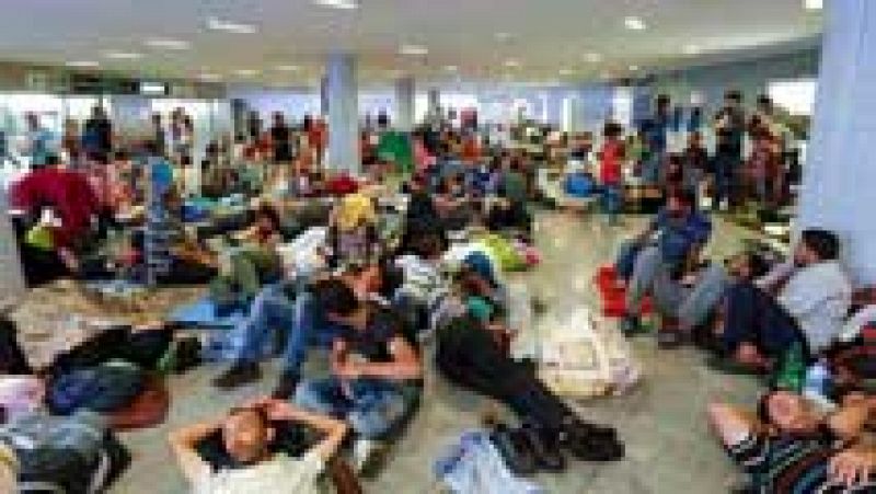 Cientos de refugiados acampan en los alrededores de la estación de trenes de Budapest