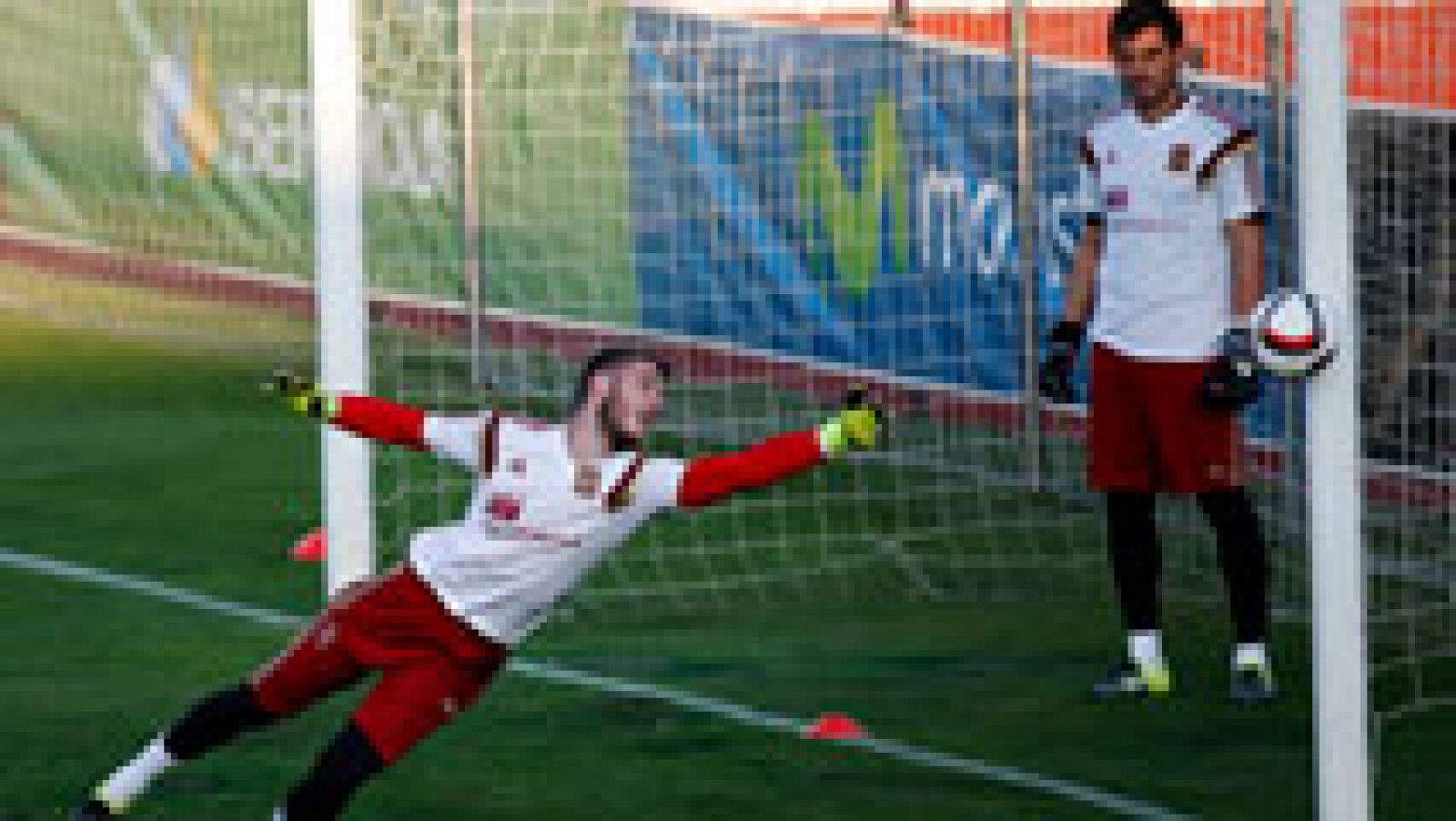 Telediario 1: De Gea se olvida de su fichaje fallido por el Madrid con la Roja | RTVE Play