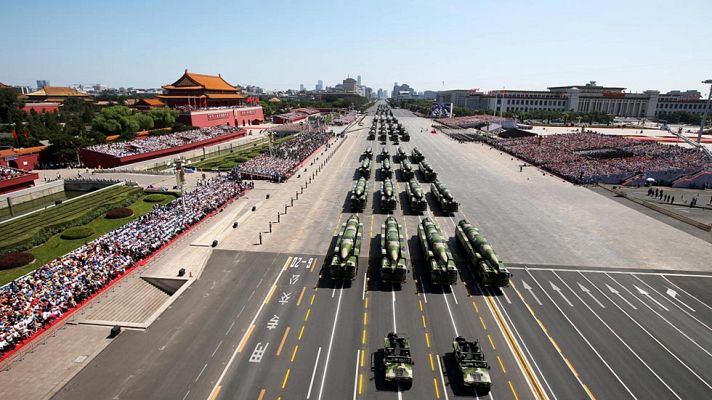 Telediario 1 - China reducirá su ejército en 300.000 soldados