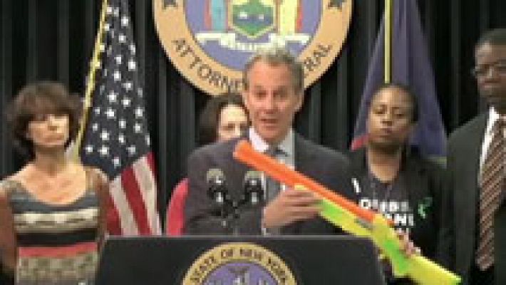 Telediario 1 - Nueva York endurece la normativa que regula la fabricación de armas de imitación