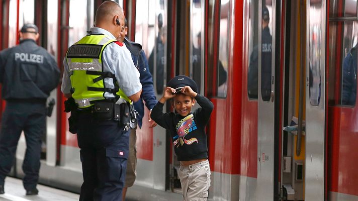  - Austria espera recibir en un día a más de 10.000 refugiados