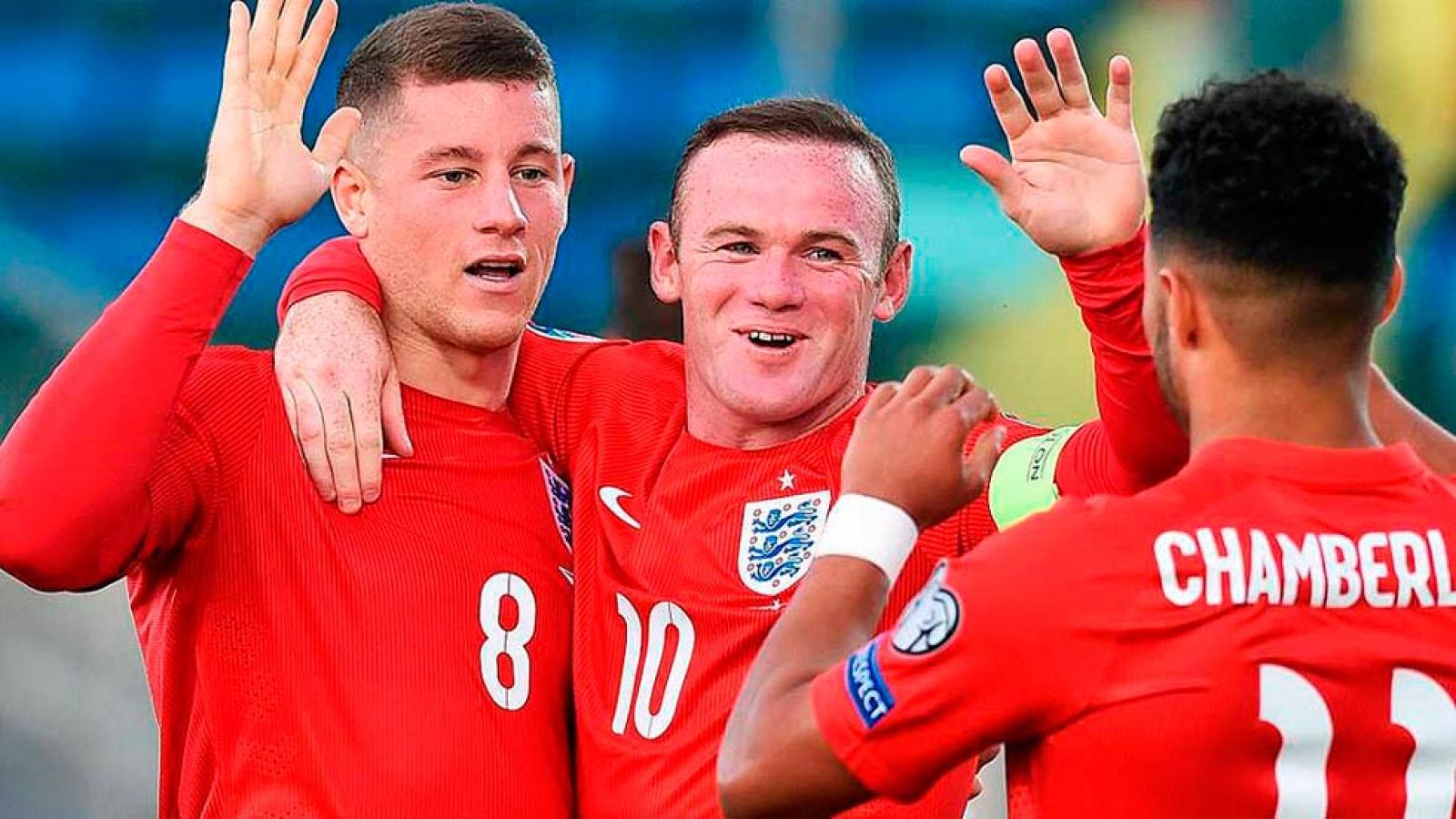 Inglaterra se convirtió en el primer equipo en sellar su billete para la Eurocopa de Francia 2016, tras golear por 0-6 a la débil San Marino, en una jornada en la que España se aupó al liderato del grupo C, al doblegar (2-0) a Eslovaquia, y Rusia se aferró a sus opciones de clasificación, tras imponerse por 1-0 a Suecia.